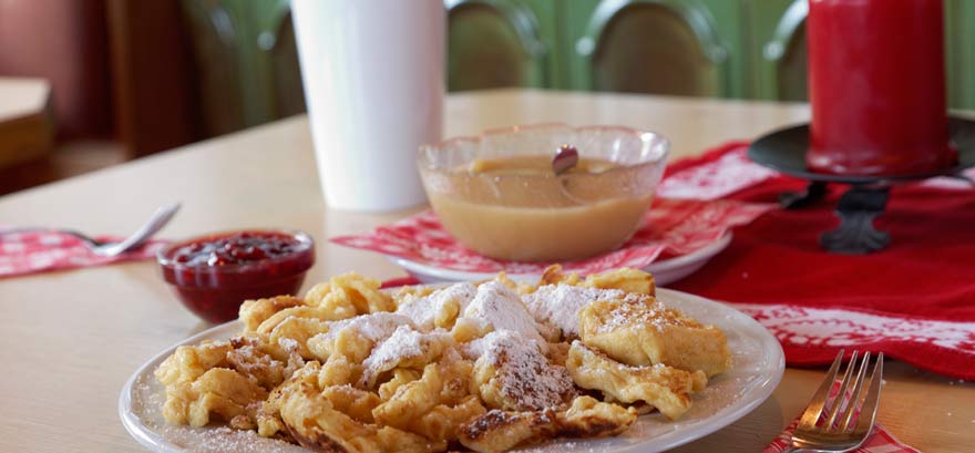 Kaiserschmarrn mit Apfelkompott