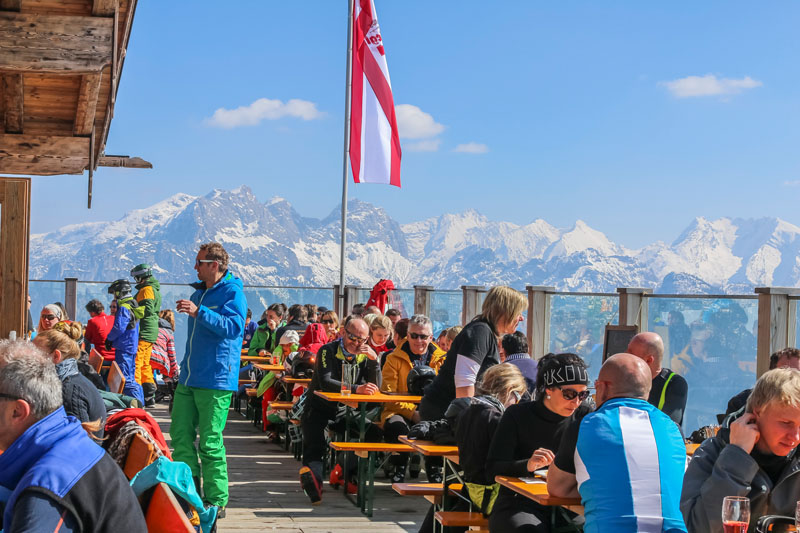 Alm Terrasse mit unglaublichen Alpenpanorama